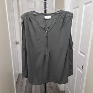 Velvet by Graham & Spencer 100% Viscose Top